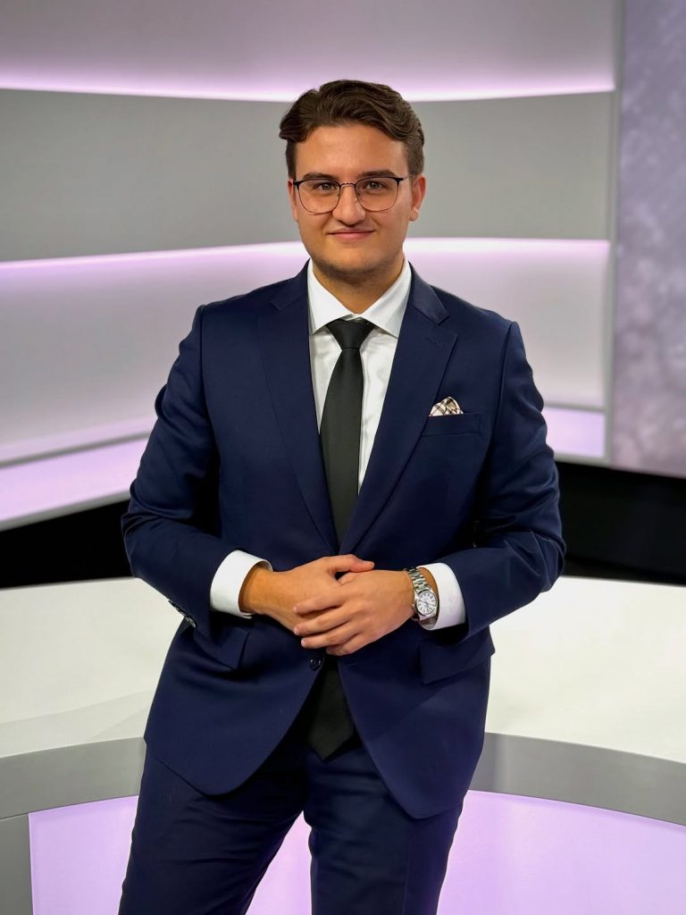 Benjamin Bansal als Medienunternehmer im professionellen Studio-Setting