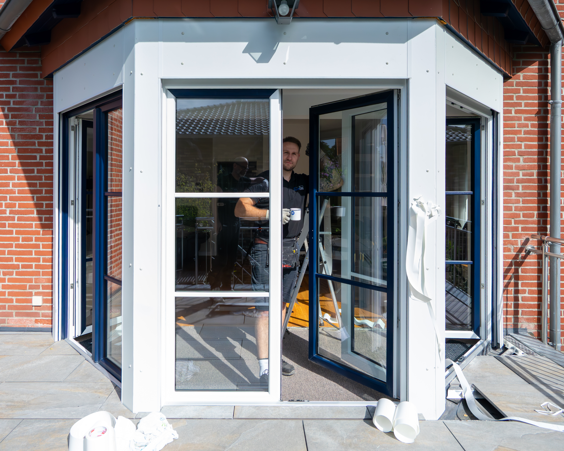 Neuer Glanz statt neuer Fenster: ChronTec GmbH foliert Fensterrahmen in Hamburg Neuer Glanz statt neuer Fenster: ChronTec GmbH foliert Fensterrahmen in Hamburg